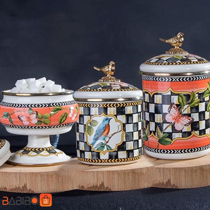 ست سه تایی بانکه میس بتی مدل گنجشک ست سه تایی بانکه میس بتی مدل گنجشک محصول کشور ترکیه از برند میس بتی miss betty از جنس فلز لعابیت است این ست دارای طرح های مختلفی می باشد.